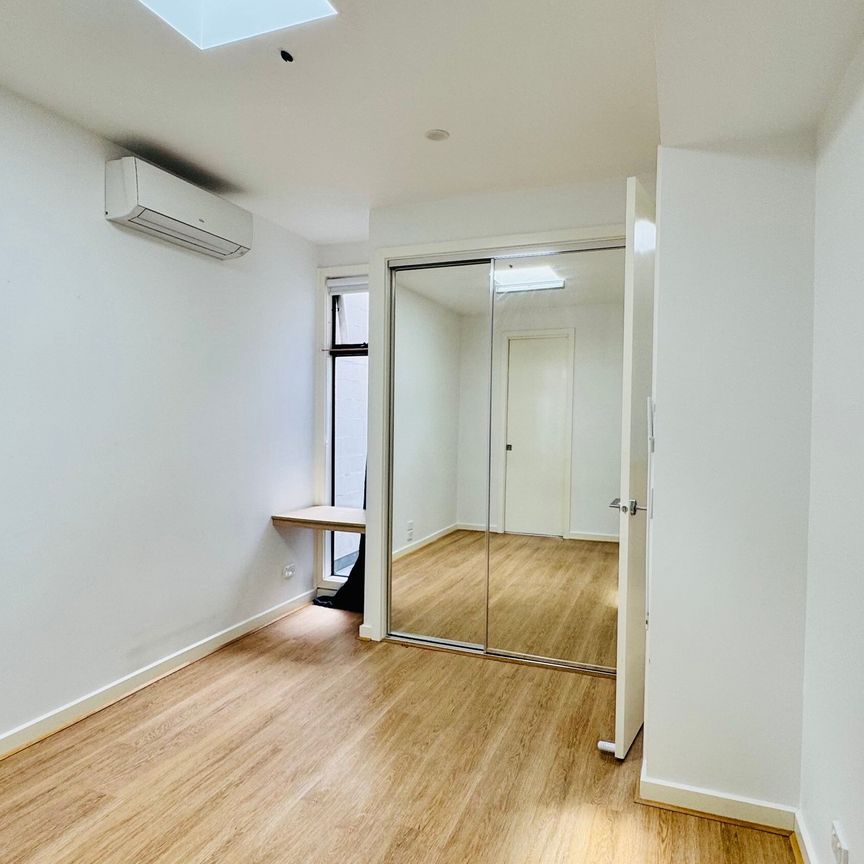 Kensington - Photo 1