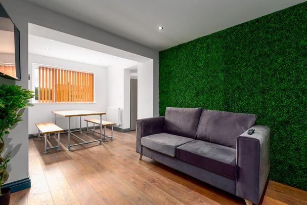 1 bedroom in a house share to rent - Photo 1