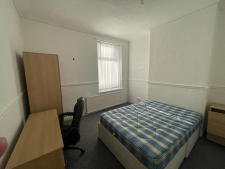 5 Bed Terraced House, Nelson Street, M7 - Photo 4