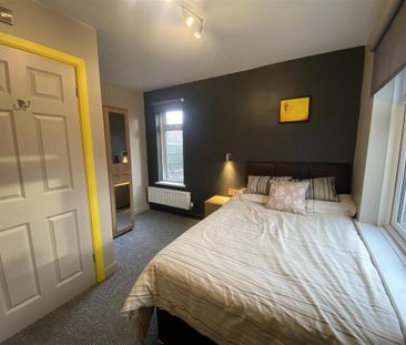 1 bedroom in a house share to rent - Photo 5