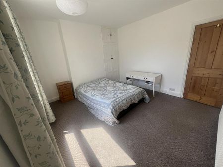 2 bedroom end of terrace house to rent - Photo 5