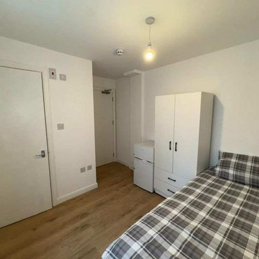 7 bedroom House To Let - Photo 1