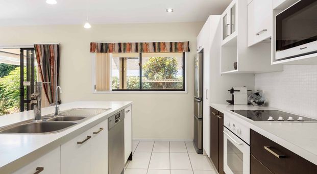 Low Maintenance Family Home - Photo 1