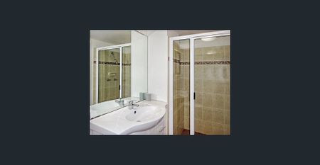 Large Apartment with Space! - Photo 4