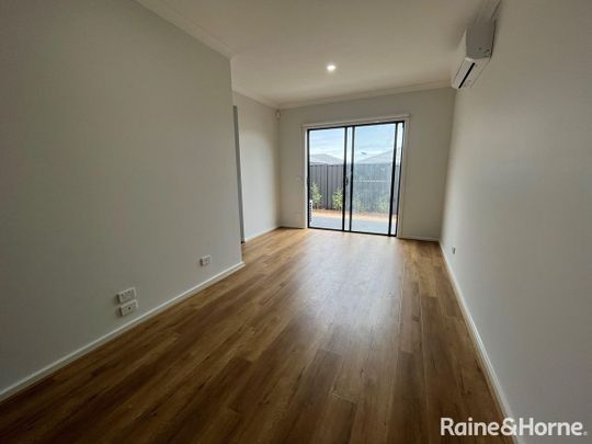 Modern 3 Bedroom Home! - Photo 1