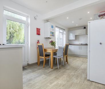 1 bedroom in a house share to rent - Photo 6
