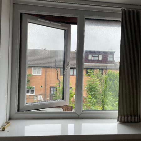 1 bedroom in a house share to rent - Photo 4