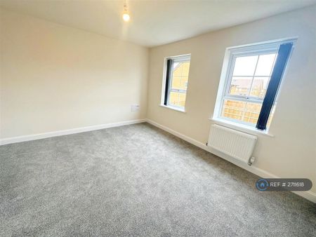 4 bedroom semi-detached house to rent - Photo 5