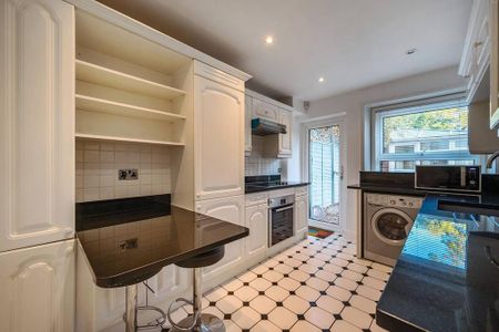 4 bedroom flat to rent - Photo 4