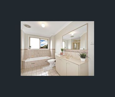 IMMACULATE & LOW MAINTENANCE - Photo 4