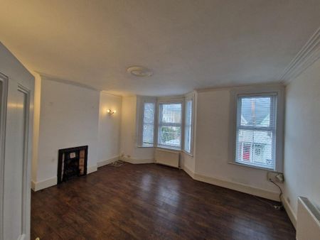 3 Bed Flat, Temple Road, CR0 - Photo 2