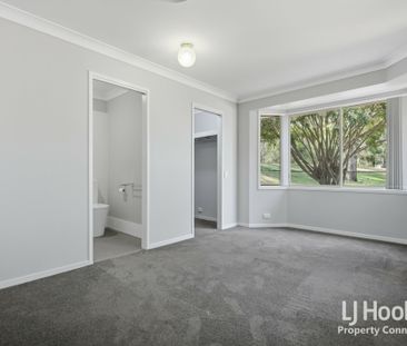 SPACIOUS 4-BEDROOM HOME WITH RENOVATED INTERIORS - Photo 5