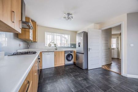 3 bedroom semi-detached house to rent - Photo 2