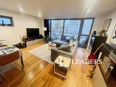 3 bedroom flat to rent - Photo 5