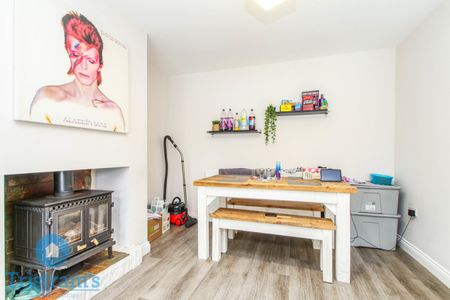 4 bed Semi-Detached House for Rent - Photo 2