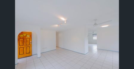 Resort-style spacious house with solar in the heart of Capalaba - Photo 2