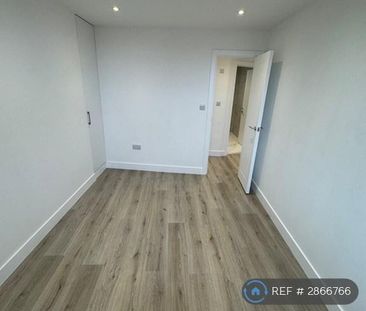 3 bedroom flat to rent - Photo 3