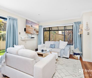 Stylish, Central & Fully Furnished Townhouse - Short-Term Lease - Photo 1