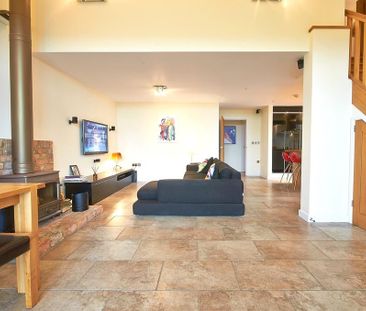 3 bedroom barn conversion to rent - Photo 1
