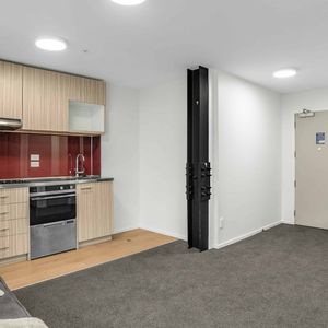 1 Bedroom Apartment - Photo 2