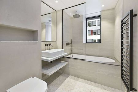 A beautifully presented one bedroom apartment with 24 hour concierge and lift. - Photo 4
