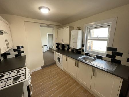 5 bedroom flat to rent - Photo 5