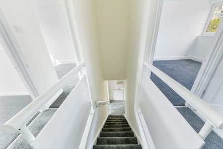 3 Bed Flat, Southwater Close, E14 - Photo 3