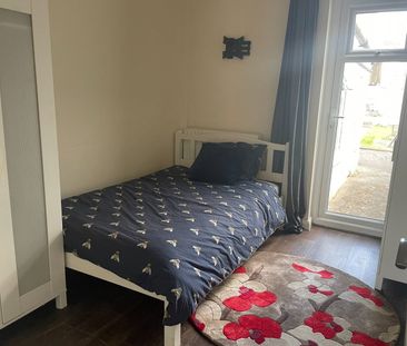 Studio Flat, Fullerton Road, CR0 - Photo 2