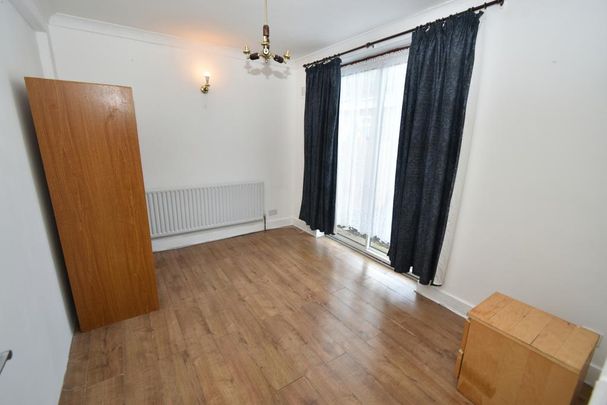 5 bedroom end of terrace house to rent - Photo 1