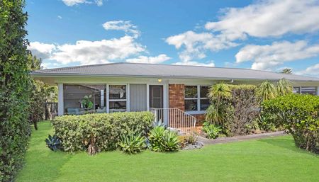 Single Level And Sunny - Photo 2