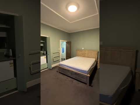 Spacious Fully Furnished Ensuite Room - Photo 1
