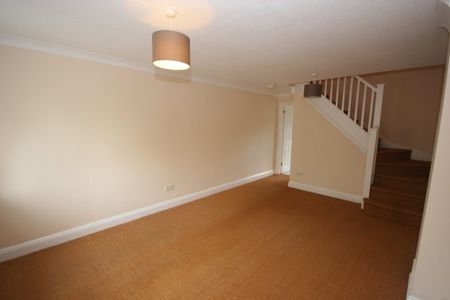 2 Bedroom House - Lyndford Terrace, Fleet - Photo 2