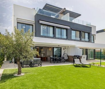 4 Bedroom Townhouse For Rent in Estepona, Málaga - Photo 5
