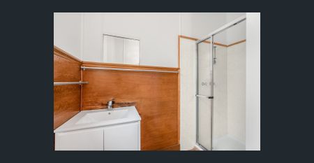 OLDE WORLDE CHARM IN HIGHGATE HILL - Photo 3