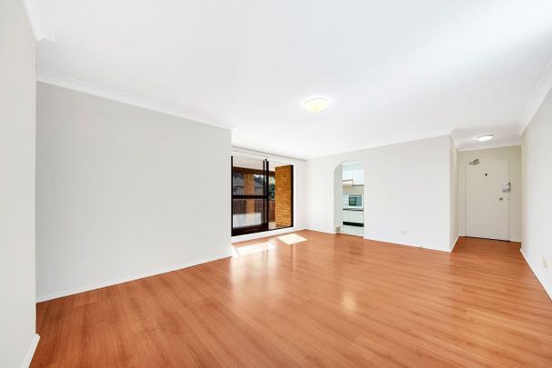 Spacious 2 Bedroom Apartment In Convenient, Family Friendly Complex - Photo 1