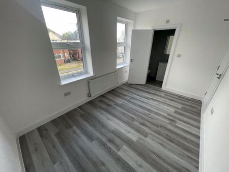 8 bedroom detached house to rent - Photo 3