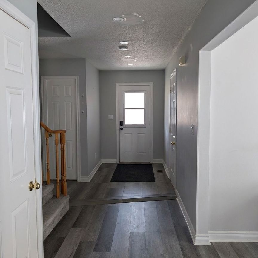 For Lease - 20 Newport Avenue, Clarington, Ontario - Photo 1