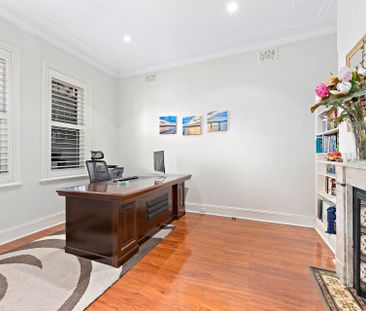 Family Delight Single Level Home, Walk To Metro & Train - Photo 6
