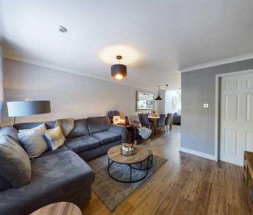 4 bedroom semi-detached house to rent - Photo 2