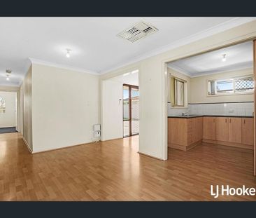 8 Wandarra Cl, Karawara, WA 6152 - Photo 3