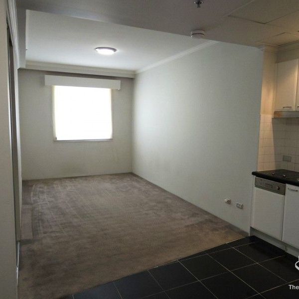 Studio Apartment in the heart of Chatswood - Photo 1