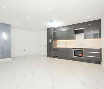 High Street North, Dunstable, Bedfordshire, LU6 - Photo 2