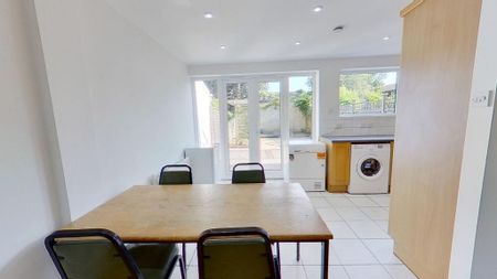 3 bedroom terraced house to rent - Photo 3