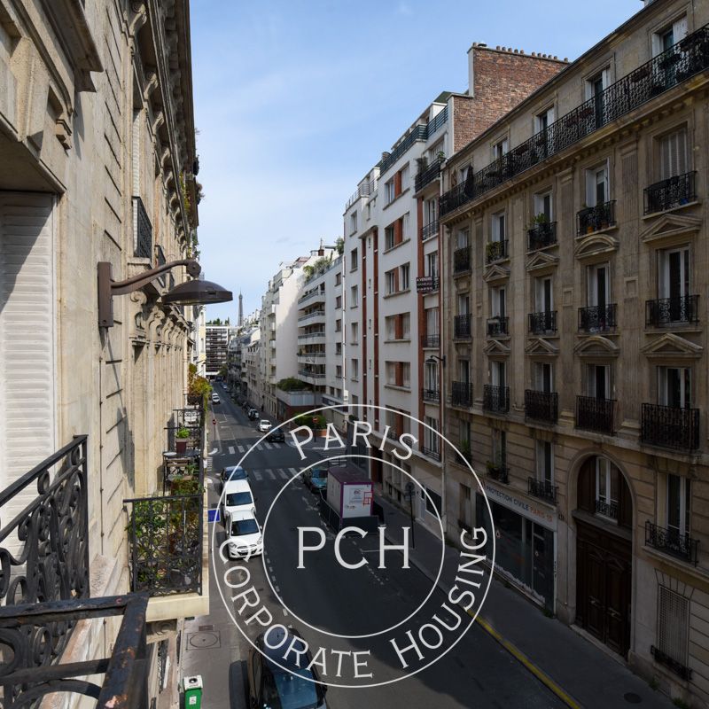 Rue Mathurin Régnier, - Photo 1