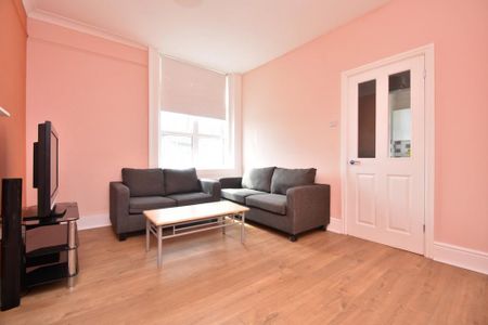4 bedroom flat to rent - Photo 5