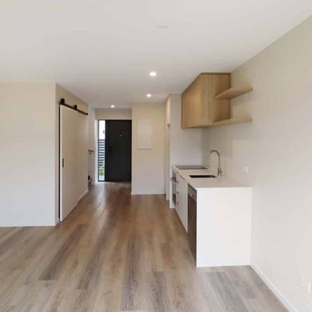 Central Hutt Living - 1 week free rent - Photo 4