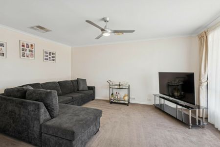 Comfort, Space & Convenience in One Home - Photo 3