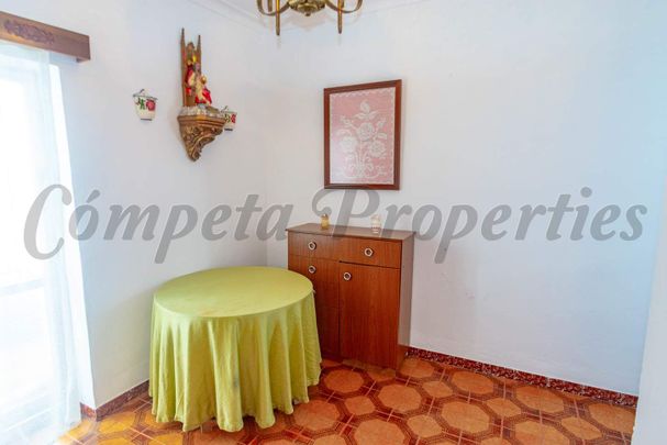 Townhouse in Cómpeta, Inland Andalucia at the foot of the mountains - Photo 1