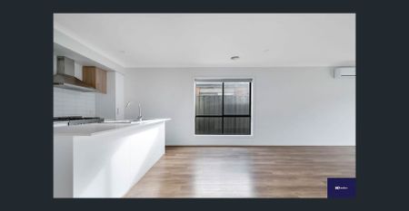 Modern Family Home in STRATHTULLOH VIC 3338 - Photo 4