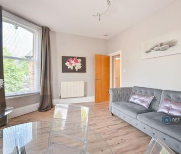 3 bedroom flat to rent - Photo 2
